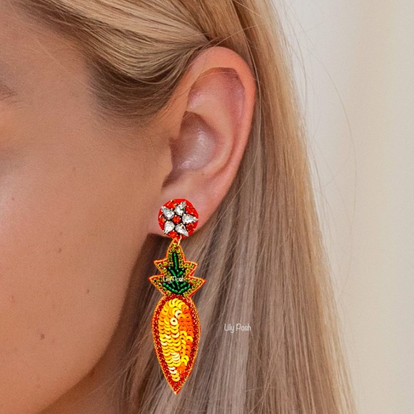 Beaded Carrot Earring, Seed Bead Vegetable Earring, Vegan - Picture 2 of 2